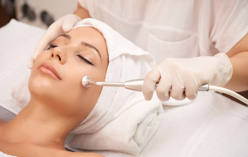 Tratamiento de rejuvenecimiento facial en cabina estética de Vimaisamd